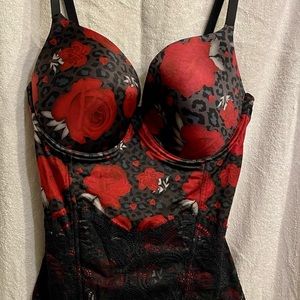 Gorgeous black and red shape wear size 38D EUC